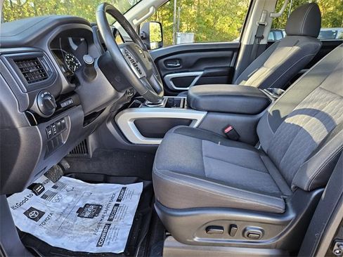 Used 2022 Nissan Titan SV w/ SV Convenience Package image 8