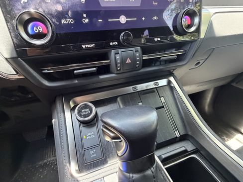 Used 2024 Lexus GX 550 w/ Accessory Package (Z1) AWD/4WD image 27