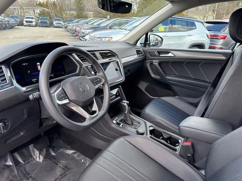 Used 2023 Volkswagen Tiguan SE image 12