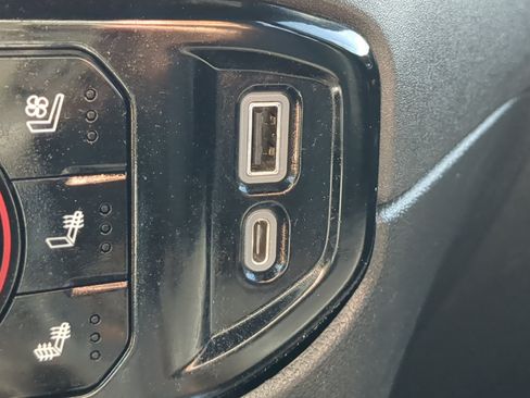 Used 2022 Chevrolet Silverado 1500 High Country w/ High Country Premium Package AWD/4WD image 21