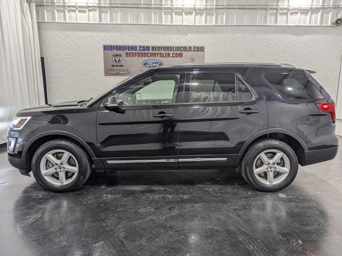 Used 2017 Ford Explorer XLT w/ Equipment Group 202A image 2