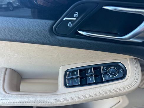Certified 2023 Porsche Macan AWD/4WD image 12