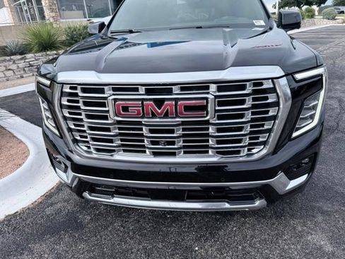 Used 2025 GMC Yukon Denali RWD image 3