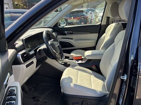 Used 2025 Kia Telluride EX w/ EX Captain's Chair Package AWD/4WD image 9