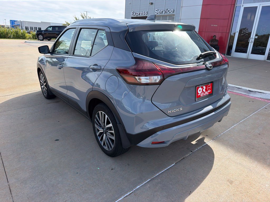 Used 2024 Nissan Kicks SV FWD image 3