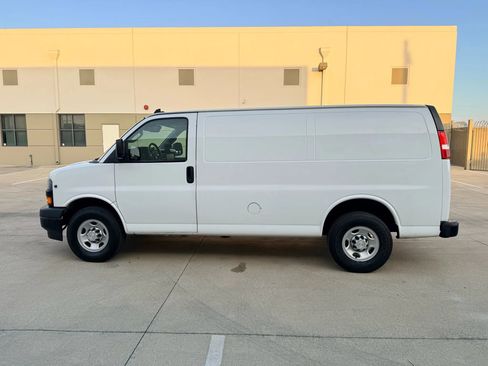 Used 2019 Chevrolet Express 3500 w/ Driver Convenience Package image 8