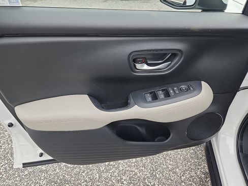 New 2026 Honda HR-V LX image 8