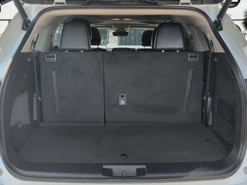 Used 2022 Toyota Highlander XLE FWD image 28