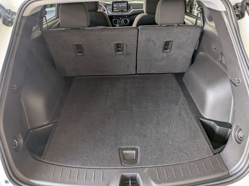 Used 2025 Chevrolet Blazer LT FWD image 7