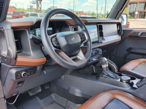 Used 2024 Ford Bronco Outer Banks AWD/4WD image 3