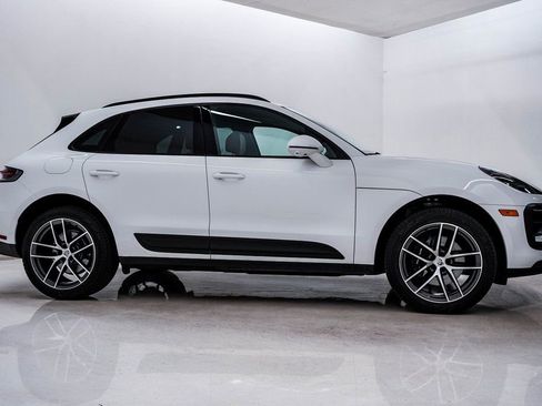 Certified 2025 Porsche Macan AWD/4WD image 9