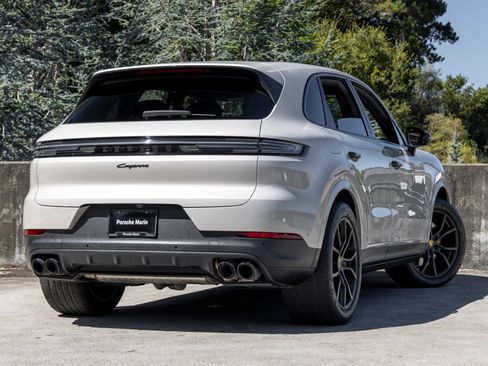Certified 2025 Porsche Cayenne AWD/4WD image 11