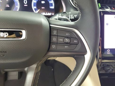 New 2025 Jeep Grand Cherokee Limited w/ Black Appearance Package image 23