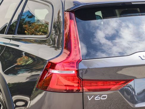 Used 2025 Volvo V60 B5 Cross Country Plus AWD/4WD image 9