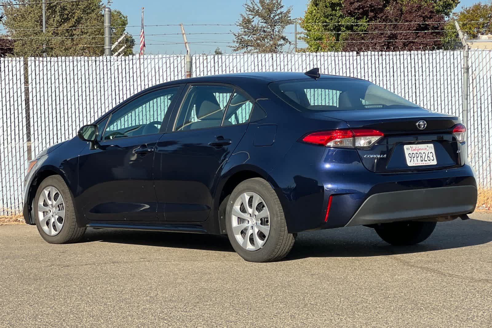 Used 2025 Toyota Corolla LE FWD image 5