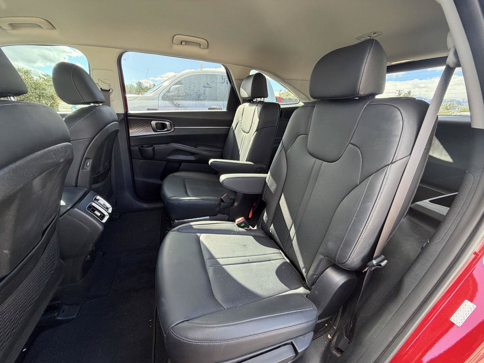 Used 2022 Kia Sorento EX FWD image 17
