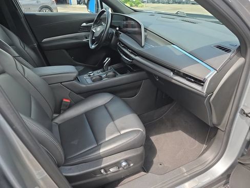 Used 2025 Cadillac XT4 Premium Luxury FWD image 33