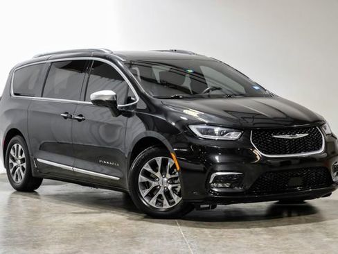 Used 2022 Chrysler Pacifica Pinnacle image 10
