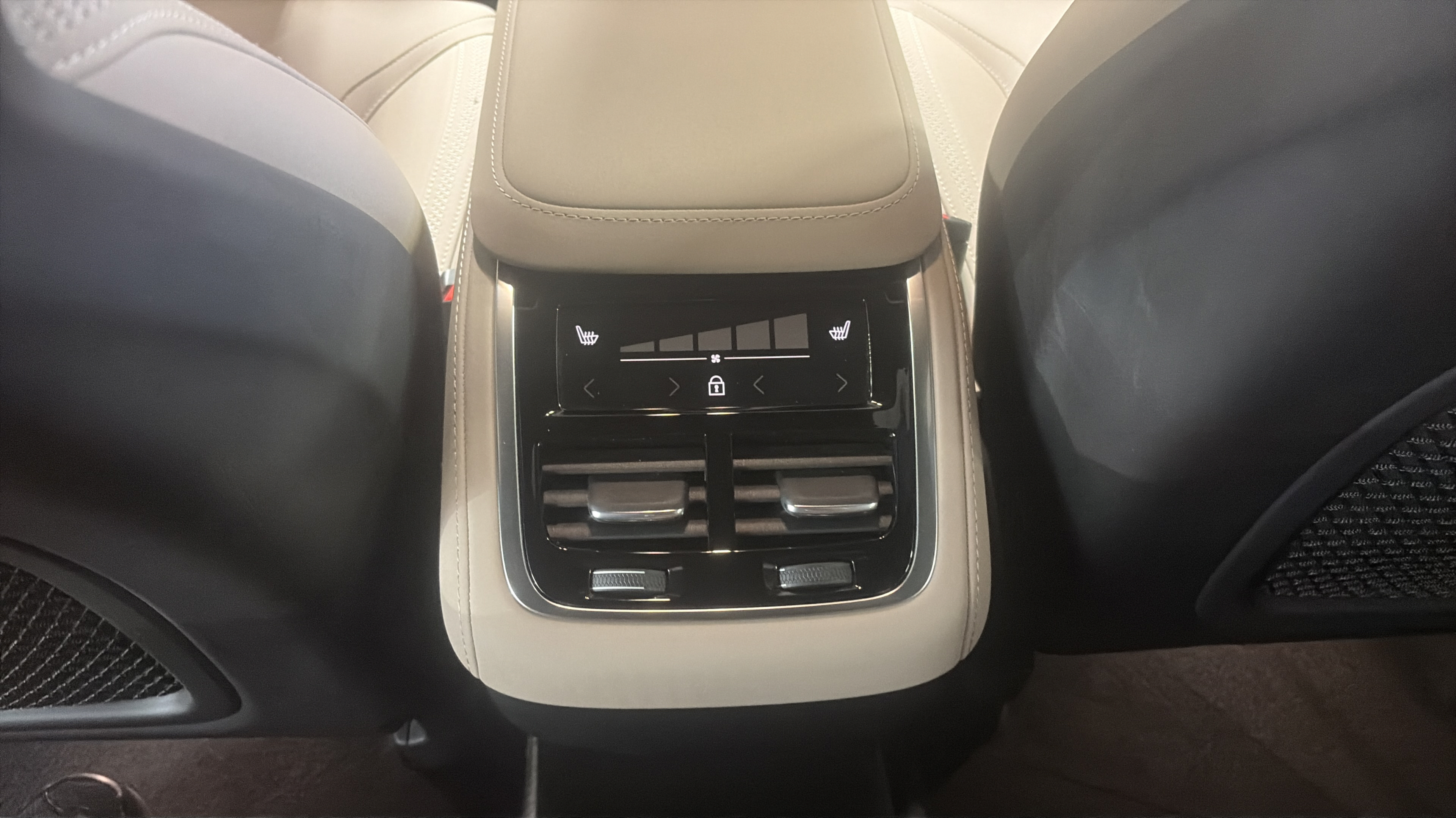 Used 2026 Volvo XC90 B6 Plus AWD/4WD image 20