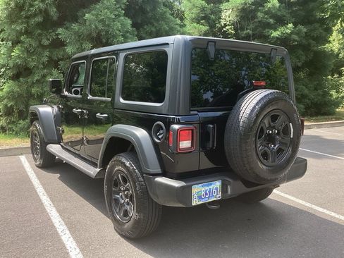 Used 2025 Jeep Wrangler Unlimited Sport AWD/4WD image 8