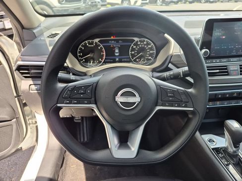 Used 2025 Nissan Altima 2.5 SV FWD image 22