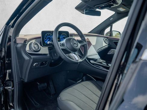 New 2026 Mercedes-Benz EQE 320+ SUV image 17