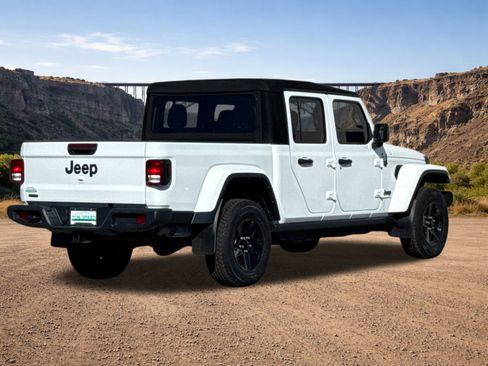 Used 2022 Jeep Gladiator Sport image 3