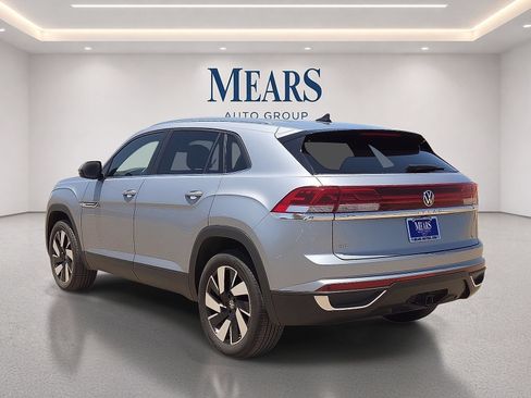 Used 2024 Volkswagen Atlas Cross Sport SE FWD image 3