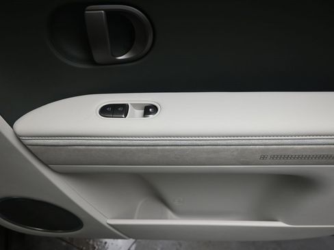 Used 2025 Hyundai Ioniq 5 Limited image 11