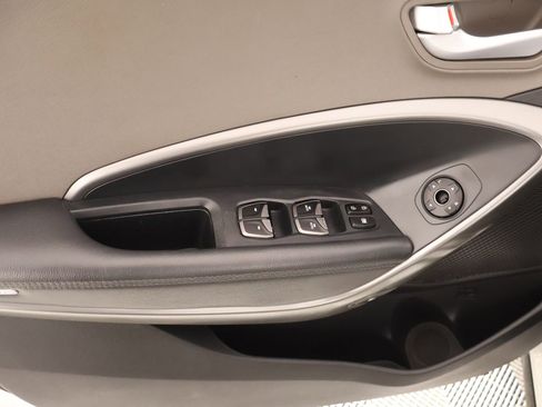 Used 2017 Hyundai Santa Fe Limited image 15