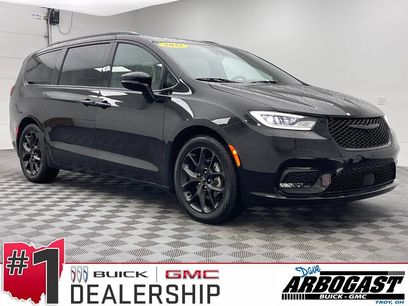 Used 2025 Chrysler Pacifica Limited
