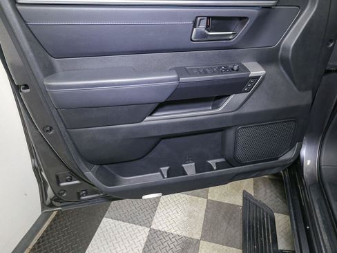 Used 2025 Toyota Tundra Platinum AWD/4WD image 43