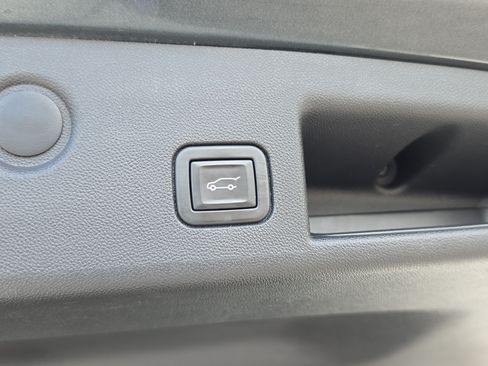 Used 2021 Chevrolet Equinox LT FWD image 11