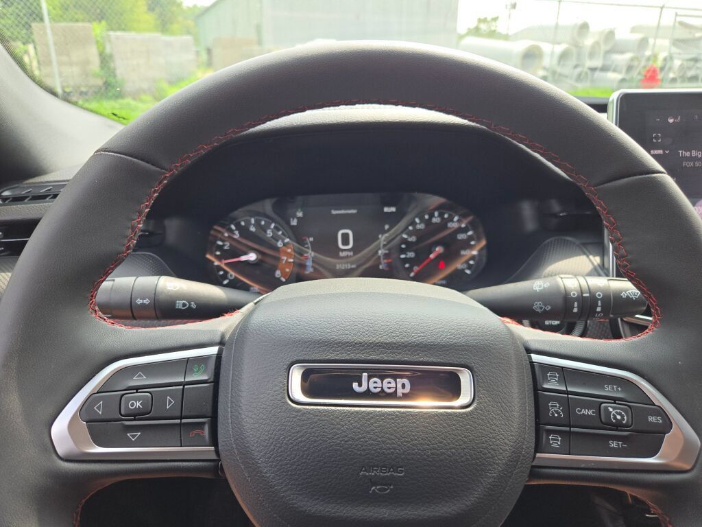 Certified 2025 Jeep Compass Trailhawk w/ Trailhawk Convenience Group AWD/4WD image 33