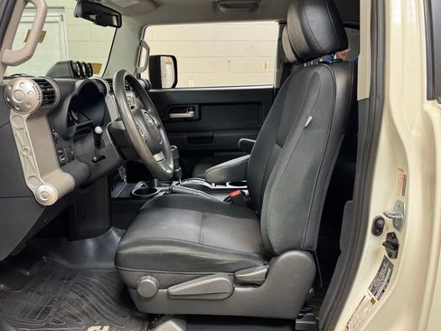 Used 2012 Toyota FJ Cruiser 4WD w/ Convenience Pkg image 11