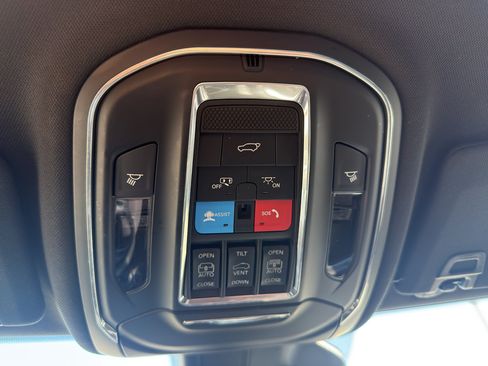 Used 2024 Jeep Grand Cherokee L Limited w/ Luxury Tech Group II AWD/4WD image 23