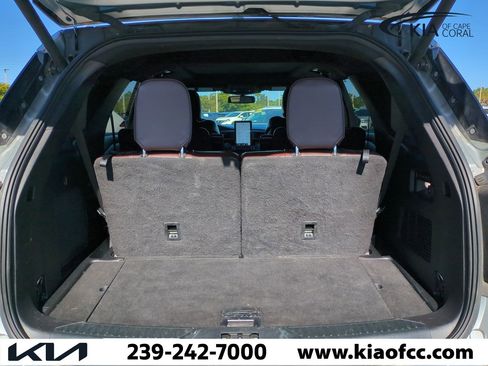 Used 2020 Ford Explorer Platinum w/ Premium Technology Package image 12