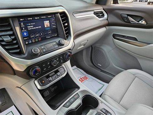 Used 2023 GMC Acadia SLT image 19