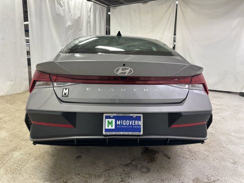 Used 2025 Hyundai Elantra SEL image 4