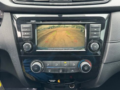 Used 2018 Nissan Rogue S FWD image 35