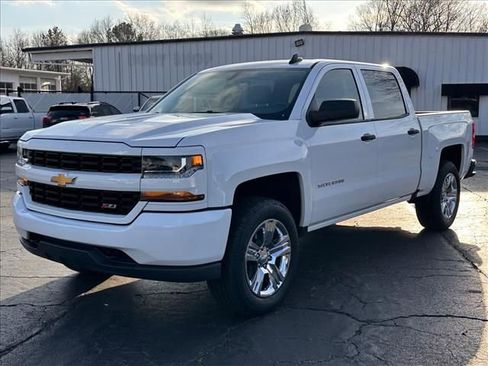 Used 2018 Chevrolet Silverado 1500 Custom w/ Custom Value Package image 5