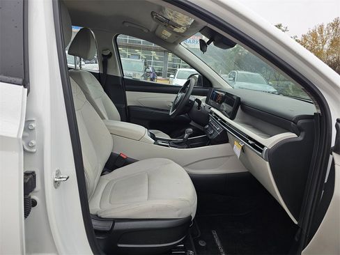 Certified 2025 Hyundai Tucson SE image 25