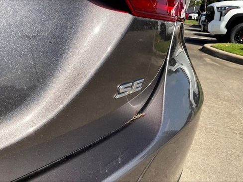 Used 2020 Toyota Camry SE image 8