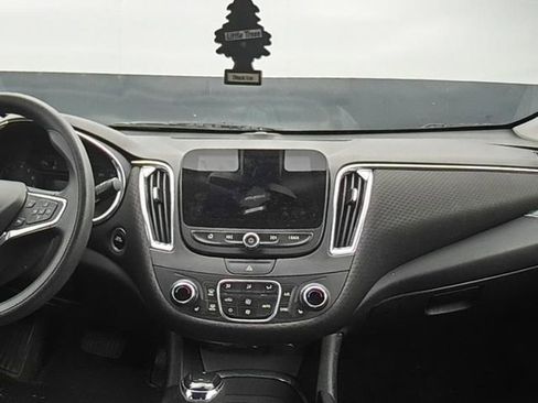 Used 2019 Chevrolet Malibu LT FWD image 18