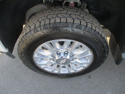 Used 2020 Chevrolet Silverado 2500 High Country w/ Z71 Off-Road Package image 15