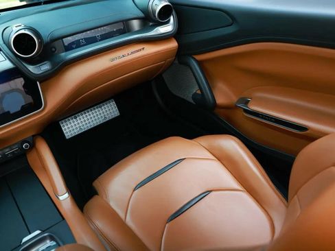 Used 2019 Ferrari GTC4Lusso T image 24