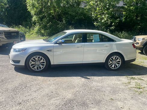 Used 2014 Ford Taurus Limited FWD image 4