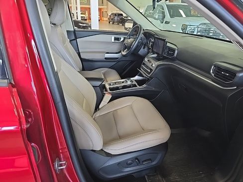 Used 2021 Ford Explorer XLT w/ Equipment Group 202A AWD/4WD image 7