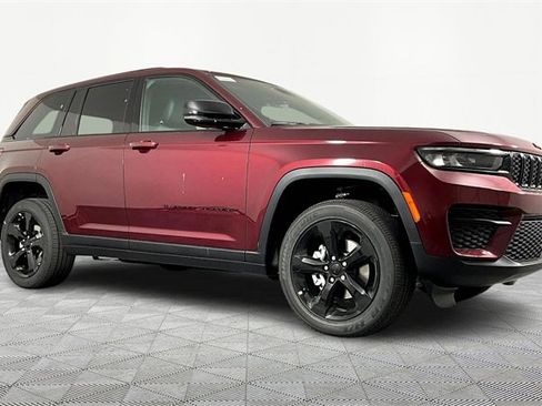 New 2025 Jeep Grand Cherokee Laredo image 3