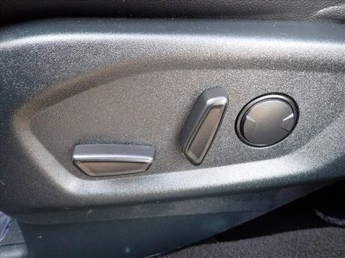 Used 2019 Ford Explorer XLT w/ Equipment Group 202A AWD/4WD image 14